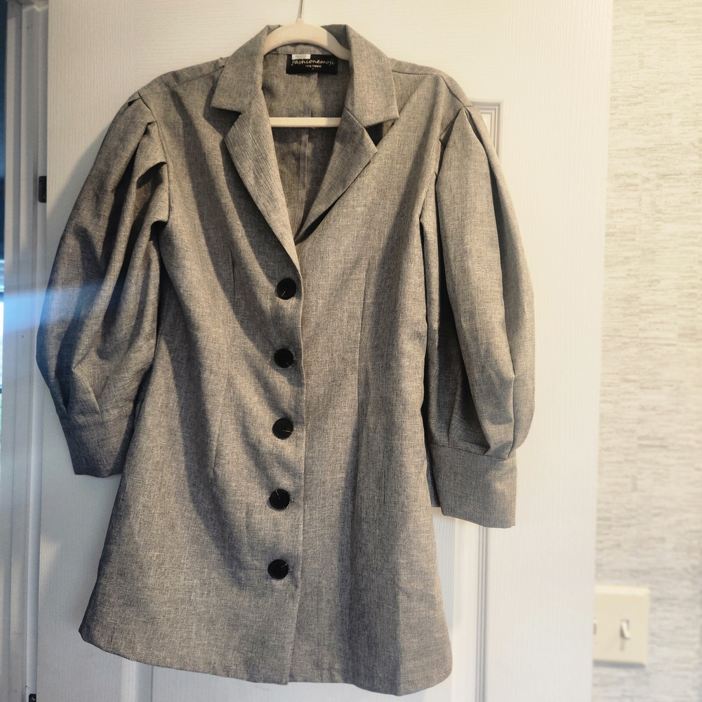 Fashionemoji Elegant Women's Gray Blouse with Black Buttons Size L Euc